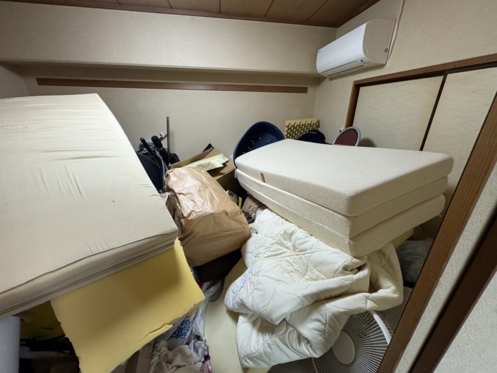 島根県知夫村4LDK戸建てA様のゴミ屋敷片付け事例 Before