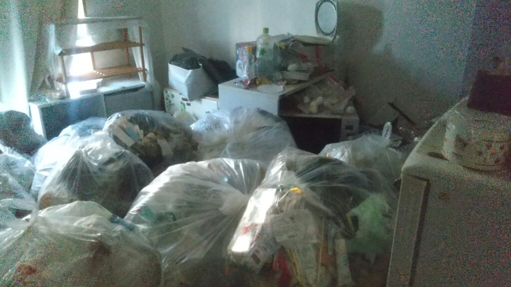 山口県宇部市3DK店舗兼住宅N様のゴミ屋敷片付け事例 Before