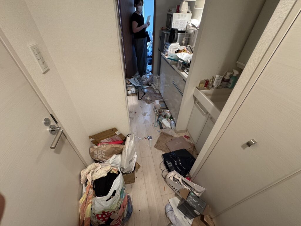 山口県萩市4LDK店舗兼住宅I様のゴミ屋敷片付け事例 Before