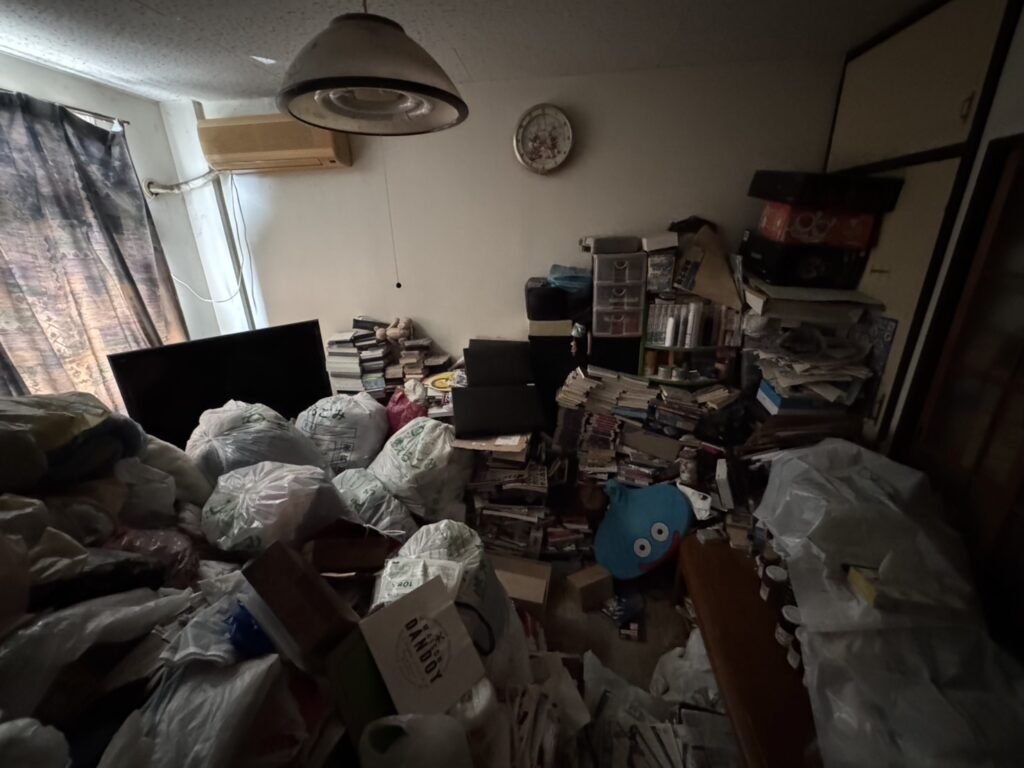 山口県光市3DK店舗兼住宅I様のゴミ屋敷片付け事例 Before