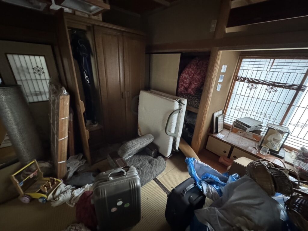 広島県広島市南区2LDK戸建てK様のゴミ屋敷片付け事例 Before