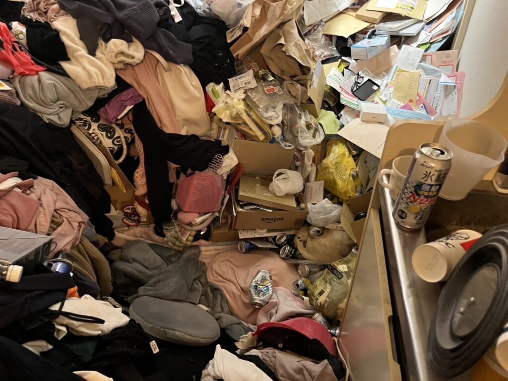 広島県広島市佐伯区3LDK店舗兼住宅F様のゴミ屋敷片付け事例 Before