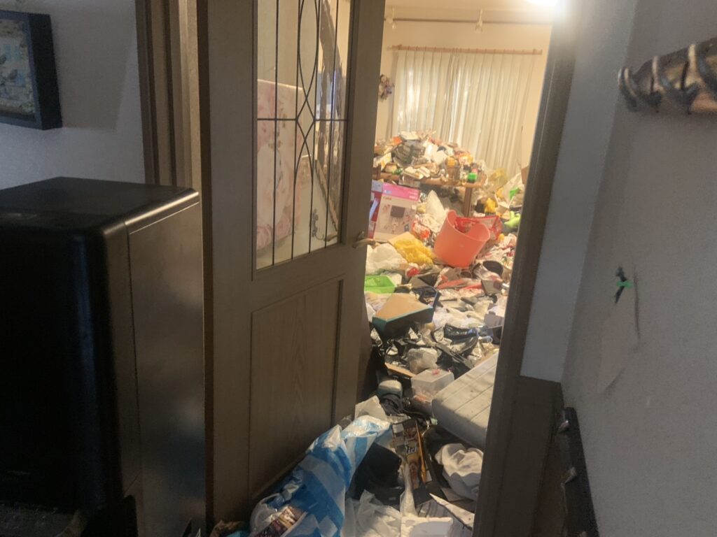 広島県海田町1LDKマンションT様のゴミ屋敷片付け事例 Before