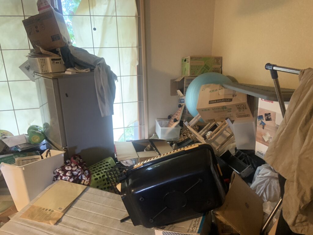 広島県坂町3LDK二世帯住宅W様のゴミ屋敷片付け事例 Before