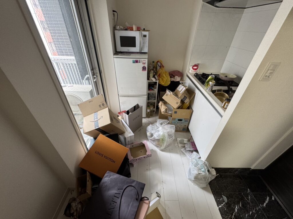 広島県神石高原町4LDK店舗兼住宅O様のゴミ屋敷片付け事例 Before