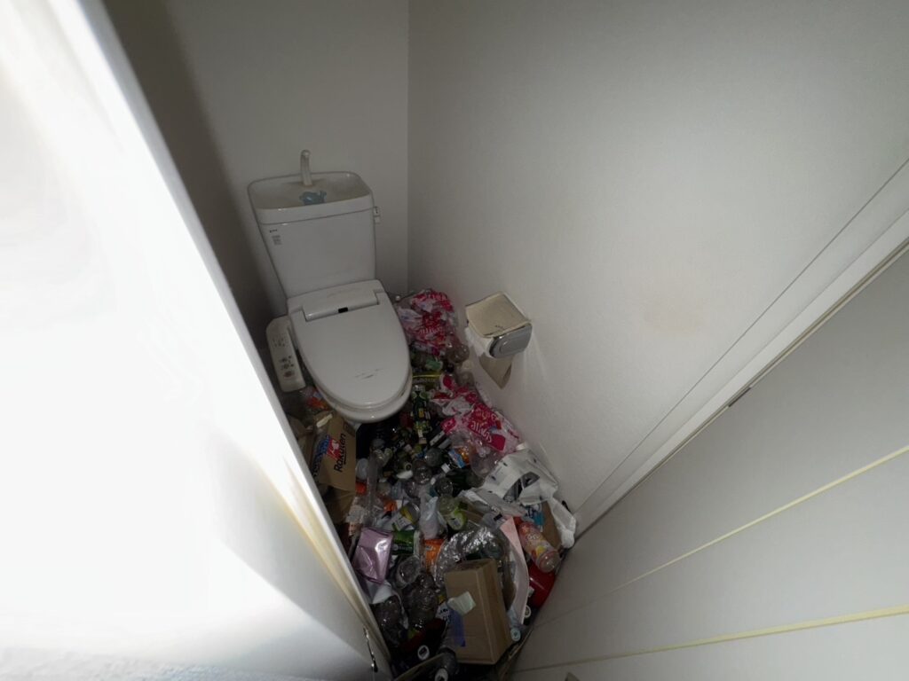 岡山県岡山市南区2DK戸建てY様のゴミ屋敷片付け事例 Before