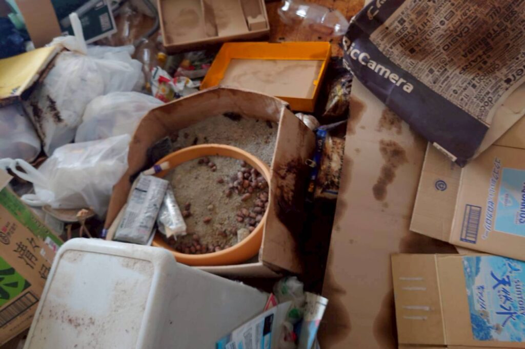 広島県広島市安佐南区3LDK二世帯住宅A様の特殊清掃事例 Before