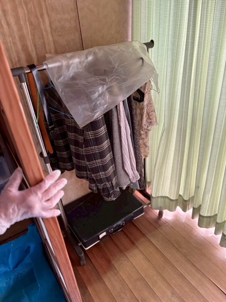 広島県東広島市5LDK以上二世帯住宅H様の特殊清掃事例 Before