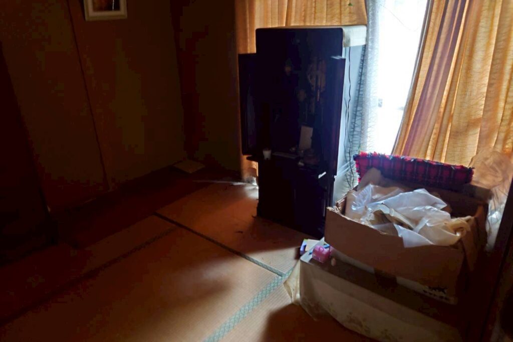 岡山県新庄村2DKマンションT様の特殊清掃事例 Before