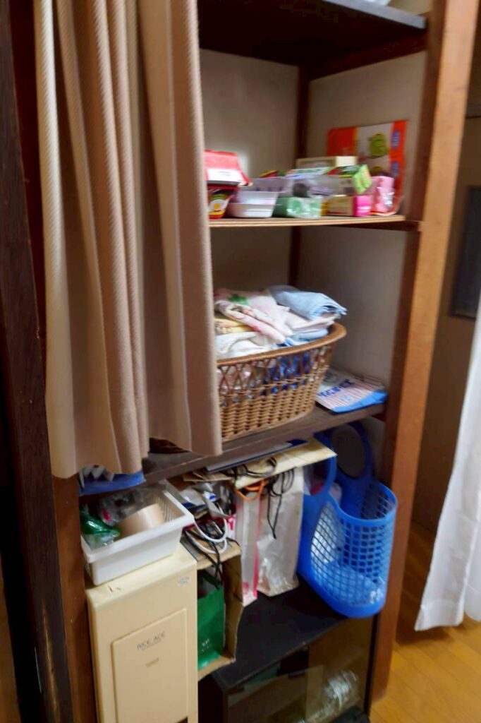 山口県山陽小野田市1KマンションN様の特殊清掃事例 Before