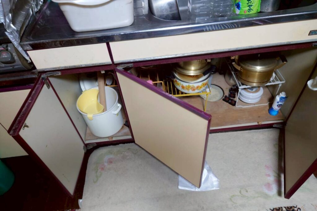 山口県周防大島町4LDK二世帯住宅N様の特殊清掃事例 Before