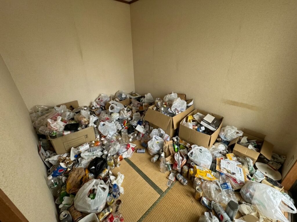 福岡県新宮町5LDK以上戸建てY様のゴミ屋敷片付け事例 Before