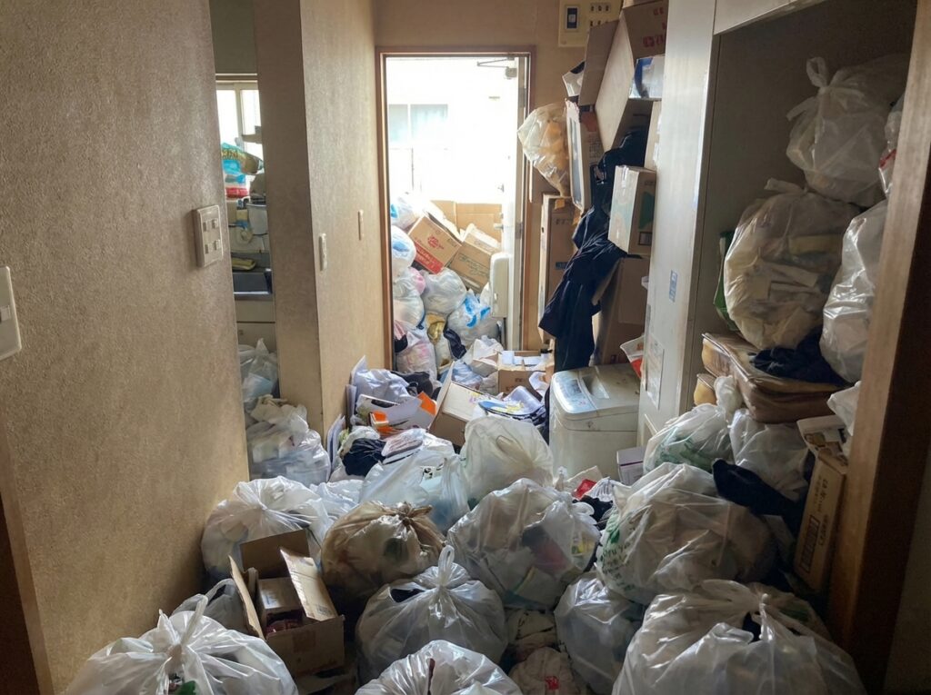 熊本県大津町2LDK戸建てU様のゴミ屋敷片付け事例 Before