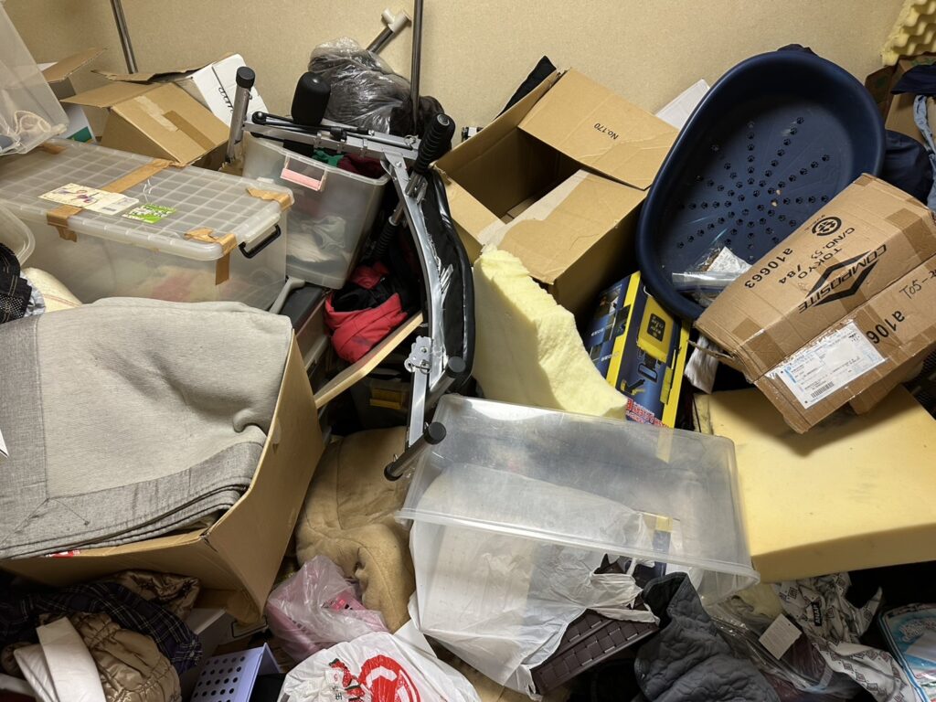 福岡県香春町1DKアパートH様のゴミ屋敷片付け事例 Before