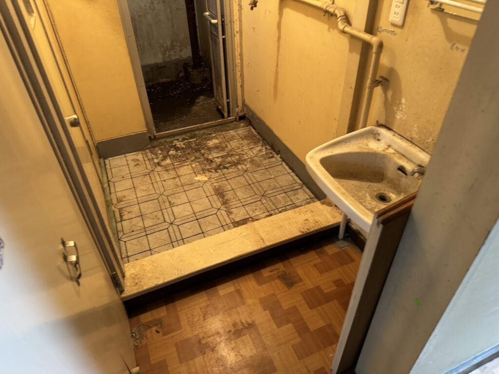 熊本県西原村3LDKマンションT様のゴミ屋敷片付け事例 Before