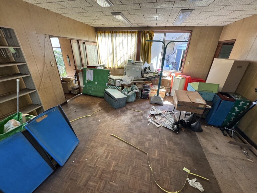 徳島県佐那河内村1DKアパートN様のゴミ屋敷片付け事例 Before