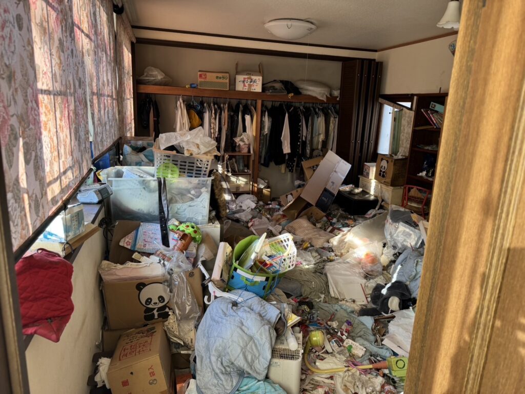 徳島県美馬市1DKマンションI様のゴミ屋敷片付け事例 Before