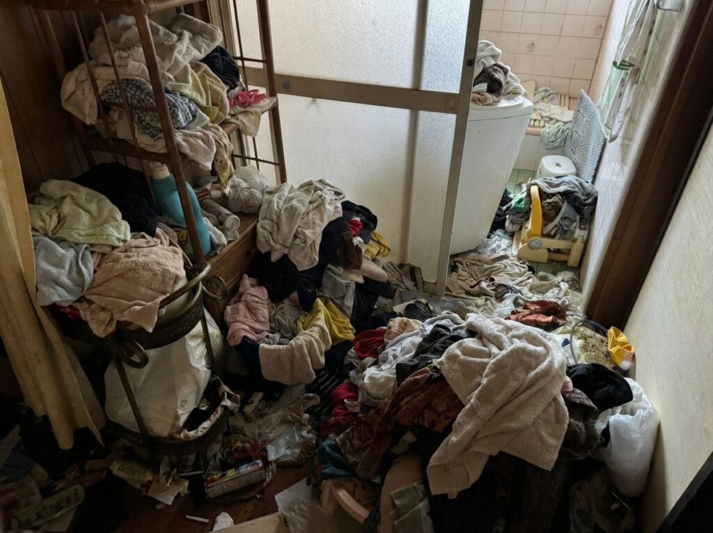 大分県由布市3LDK戸建てI様のゴミ屋敷片付け事例 Before