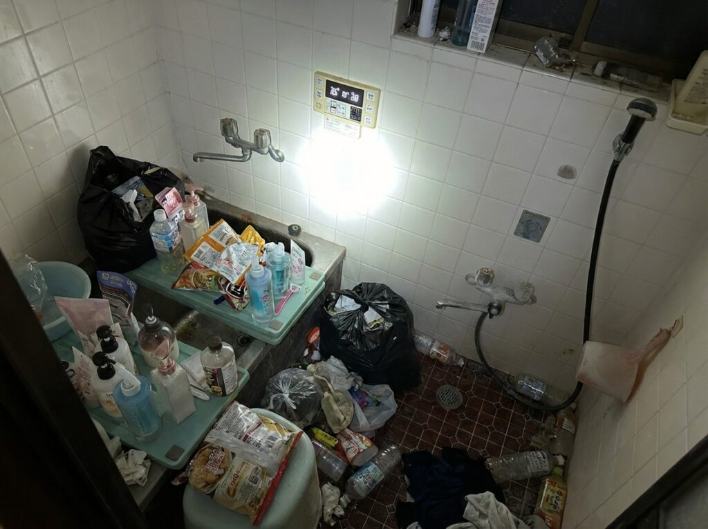 佐賀県唐津市2LDKマンションK様のゴミ屋敷片付け事例 Before