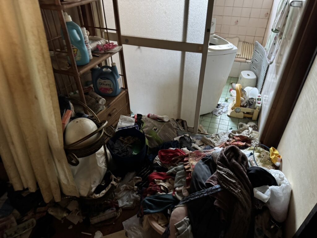 徳島県阿南市4LDK戸建てF様のゴミ屋敷片付け事例 Before