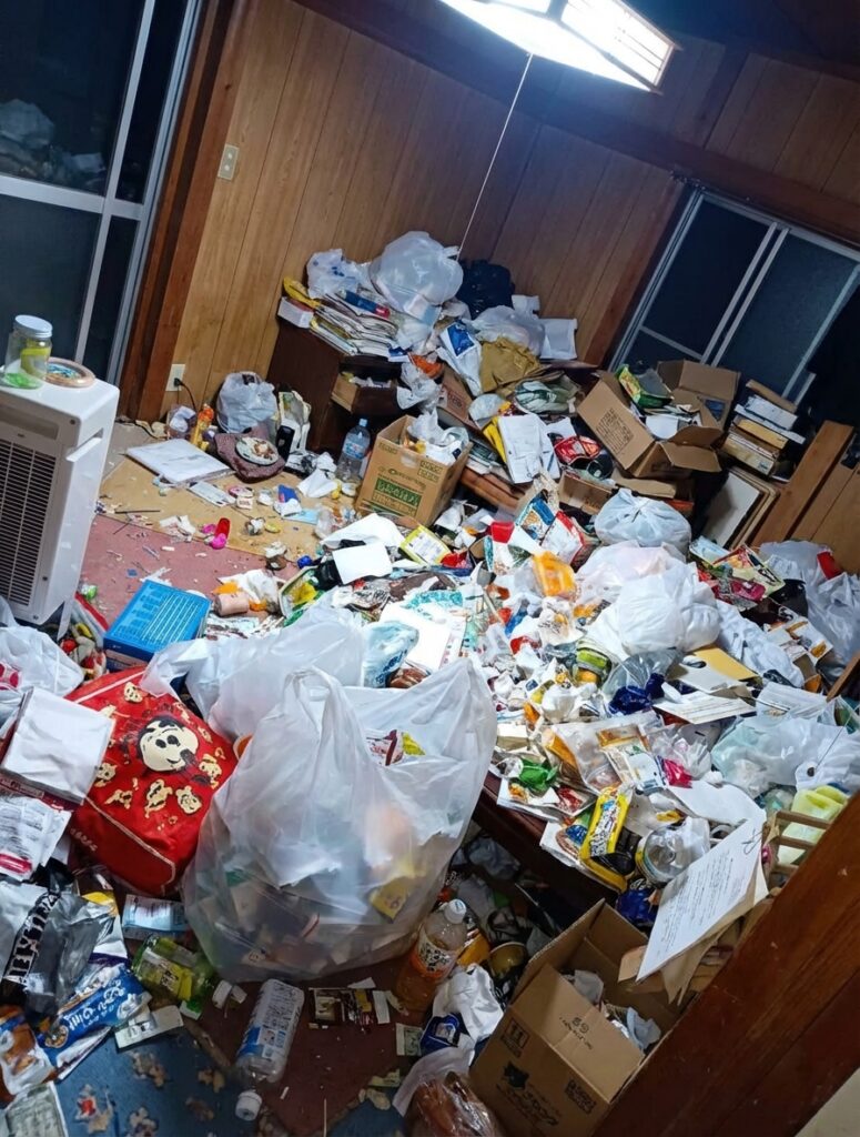 熊本県嘉島町3LDKマンションT様のゴミ屋敷片付け事例 Before