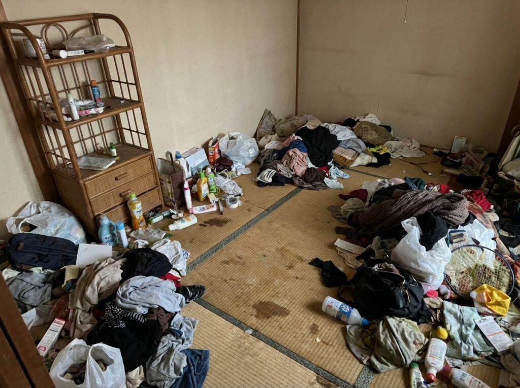 大分県国東市1KマンションY様のゴミ屋敷片付け事例 Before