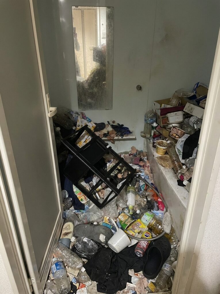 佐賀県白石町3LDKマンションW様のゴミ屋敷片付け事例 Before