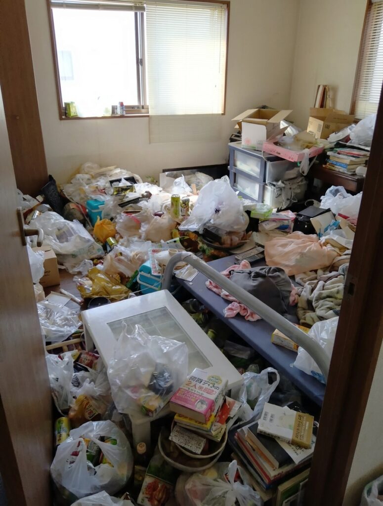 高知県宿毛市4LDK戸建てS様のゴミ屋敷片付け事例 Before