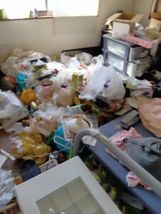 高知県土佐清水市2DKマンションI様のゴミ屋敷片付け事例