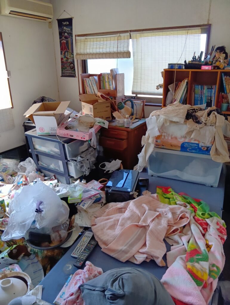 高知県四万十市2DK戸建てK様のゴミ屋敷片付け事例 Before