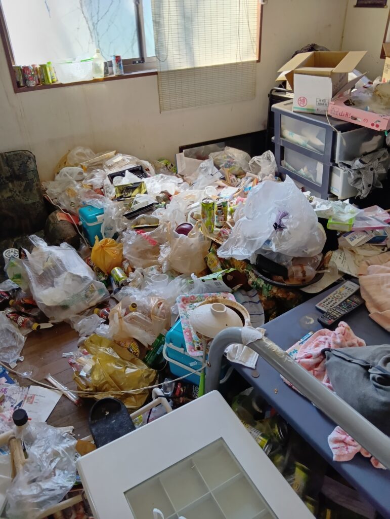 高知県香南市3LDK戸建てO様のゴミ屋敷片付け事例 Before