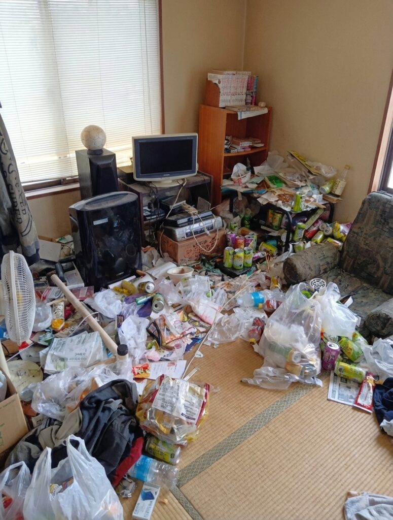 高知県香美市2LDK戸建てH様のゴミ屋敷片付け事例 Before