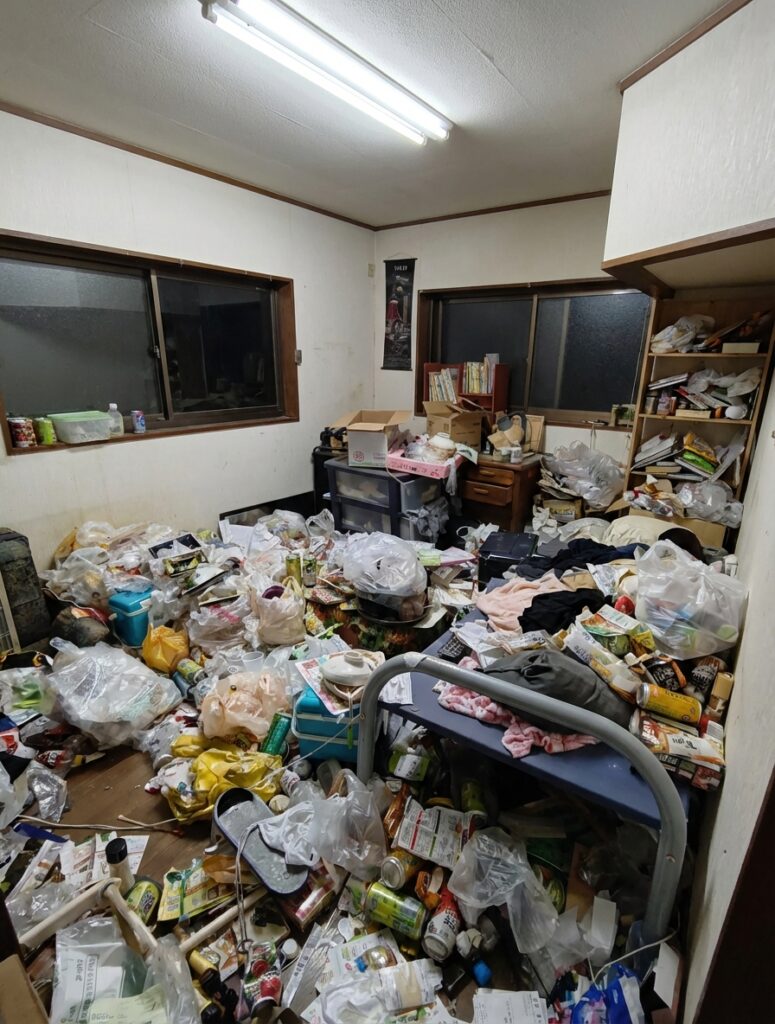 高知県田野町2DK戸建てE様のゴミ屋敷片付け事例 Before