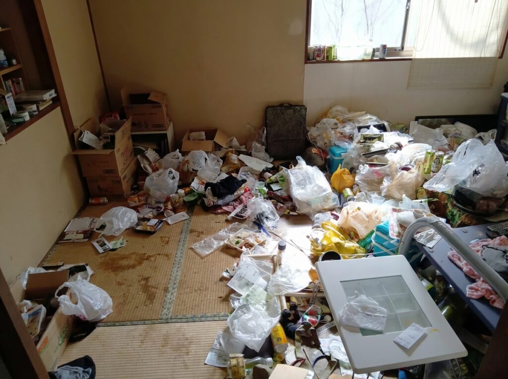 高知県安田町3LDKマンションW様のゴミ屋敷片付け事例 Before