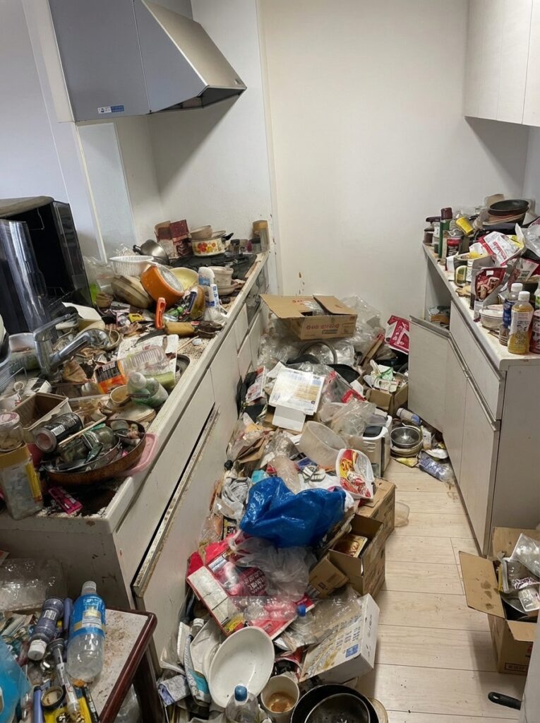 佐賀県太良町1DKマンションK様のゴミ屋敷片付け事例 Before