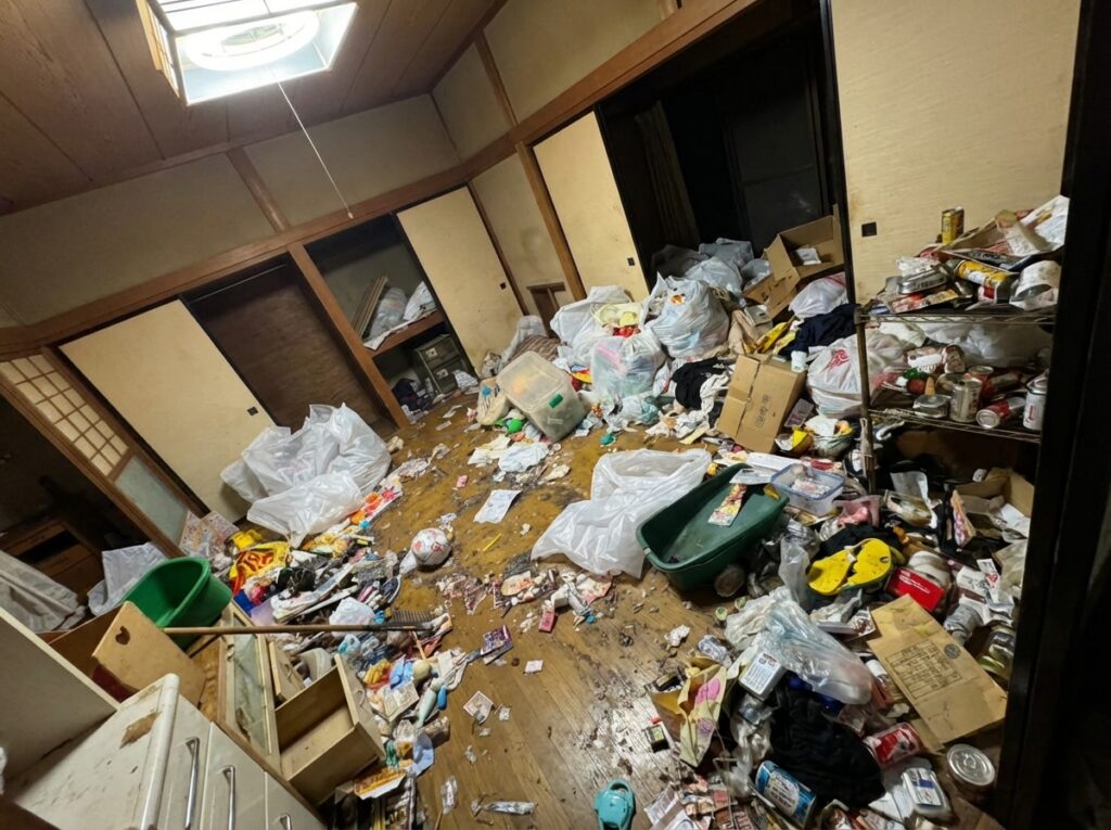 大分県中津市2LDKマンションY様のゴミ屋敷片付け事例 Before