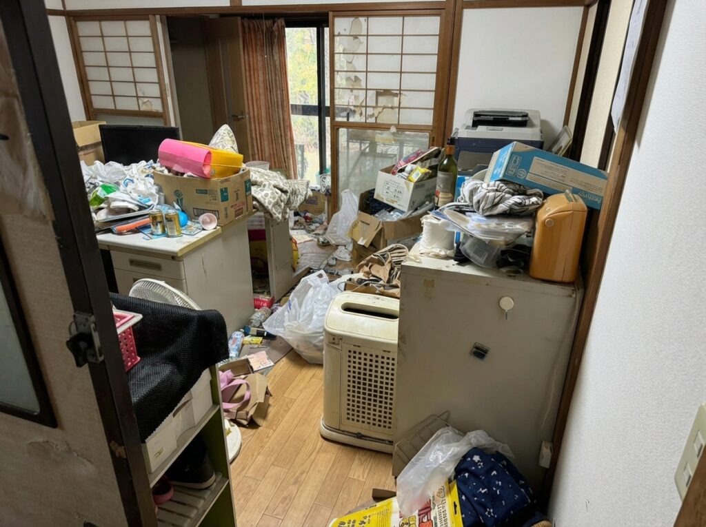 宮崎県宮崎市2LDKマンションM様のゴミ屋敷片付け事例 Before