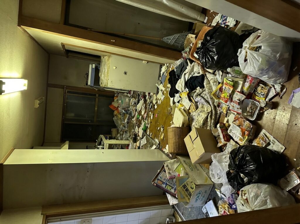 大分県大分市1DKアパートI様のゴミ屋敷片付け事例 Before