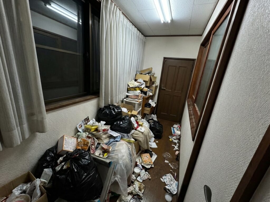 宮崎県日向市2LDK戸建てN様のゴミ屋敷片付け事例 Before