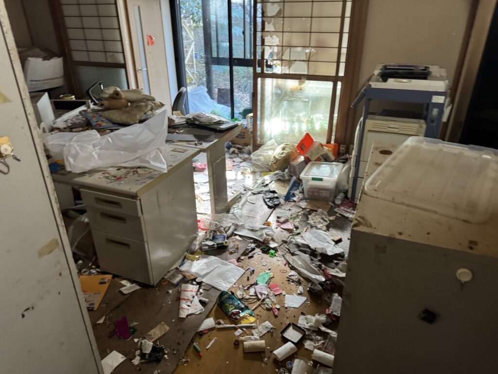 大分県臼杵市4LDK戸建てI様のゴミ屋敷片付け事例 Before