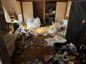 大分県中津市2DKアパートF様のゴミ屋敷片付け事例