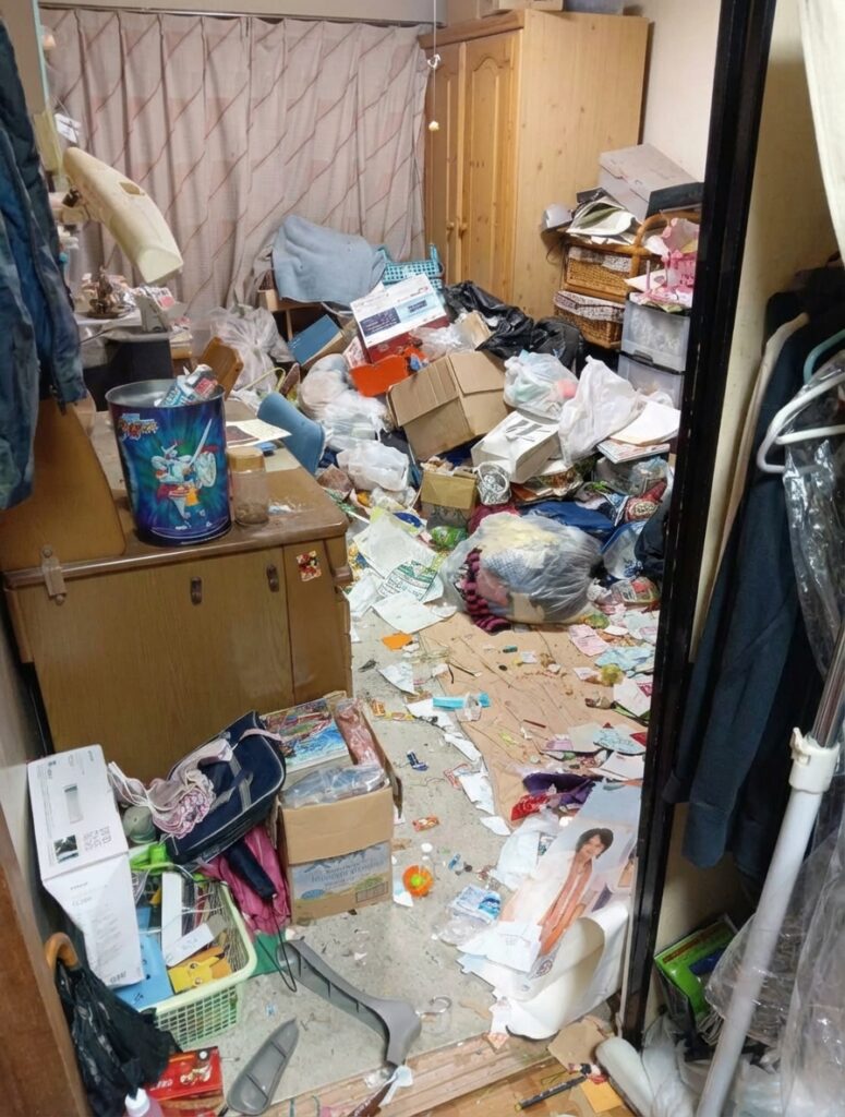 熊本県氷川町2DK戸建てA様のゴミ屋敷片付け事例 Before