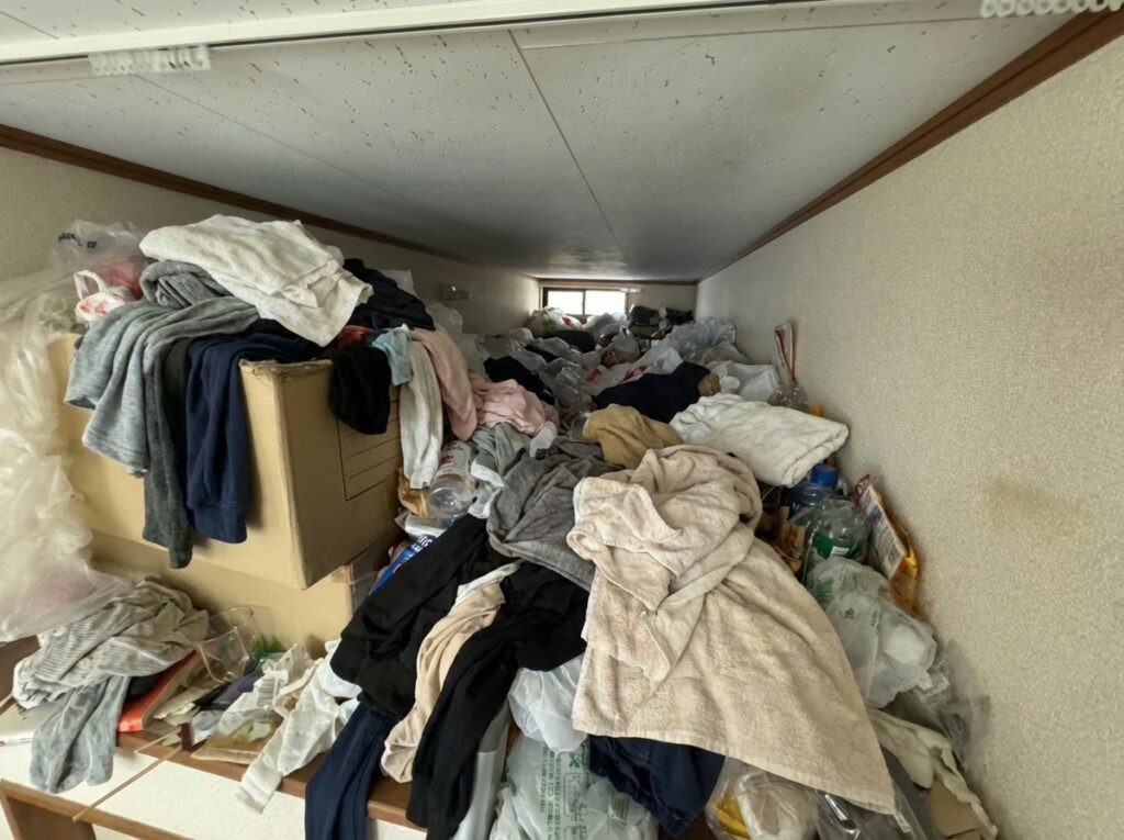 福岡県新宮町1LDKアパートF様のゴミ屋敷片付け事例 Before