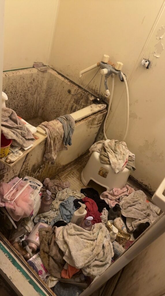 福岡県水巻町1DKマンションN様のゴミ屋敷片付け事例 Before