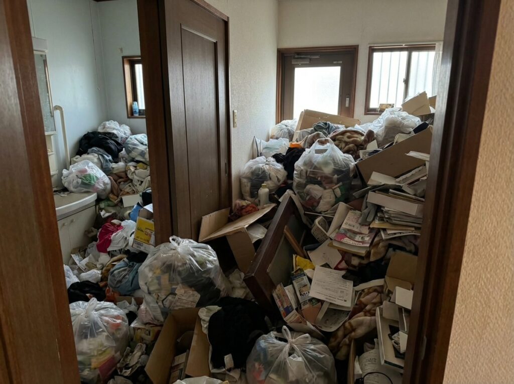 宮崎県日南市3LDKマンションW様のゴミ屋敷片付け事例 Before