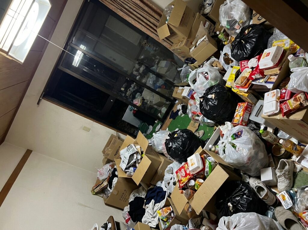 大分県姫島村3LDKマンションM様のゴミ屋敷片付け事例 Before