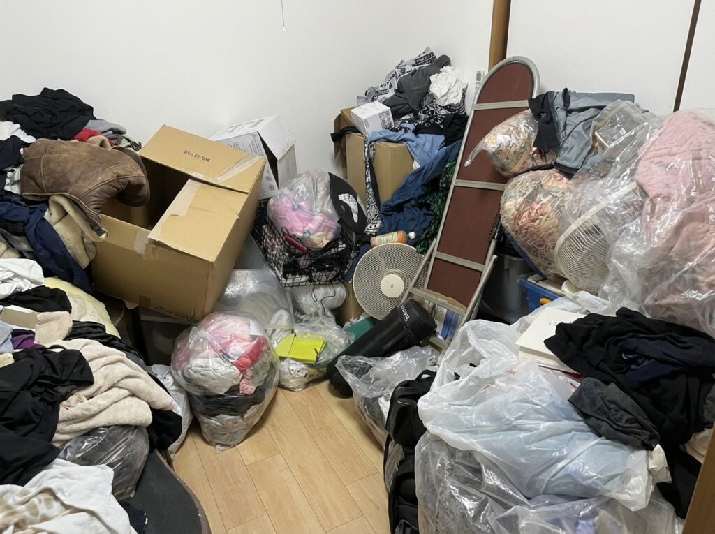 福岡県鞍手町5LDK以上戸建てE様のゴミ屋敷片付け事例 Before