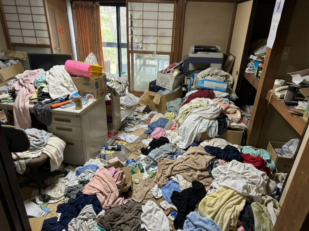 宮崎県都城市1KアパートG様のゴミ屋敷片付け事例 Before