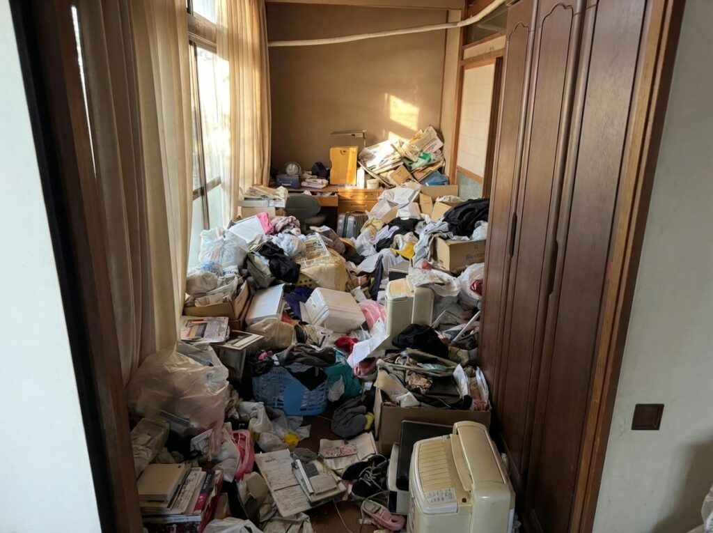大分県玖珠町4LDK戸建てR様のゴミ屋敷片付け事例 Before