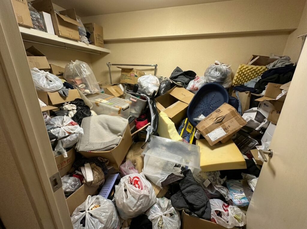 福岡県添田町4LDK戸建てM様のゴミ屋敷片付け事例 Before